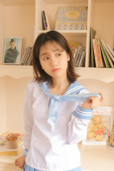 美女露出奶头又扒尿口